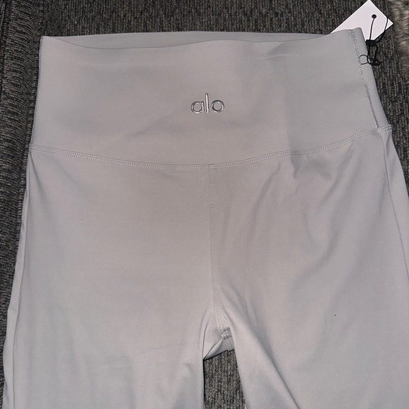 ALO Yoga Gray High-Rise Performance Leggings - Picture 4 of 6